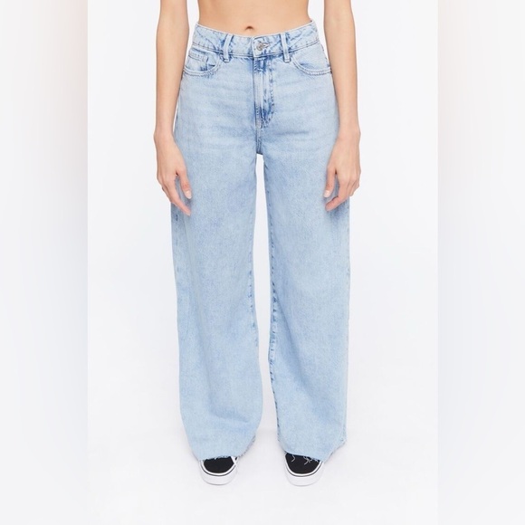 Women’s Pants | High-Rise Wide-Leg Jeans Medium Wash - Picture 3 of 6